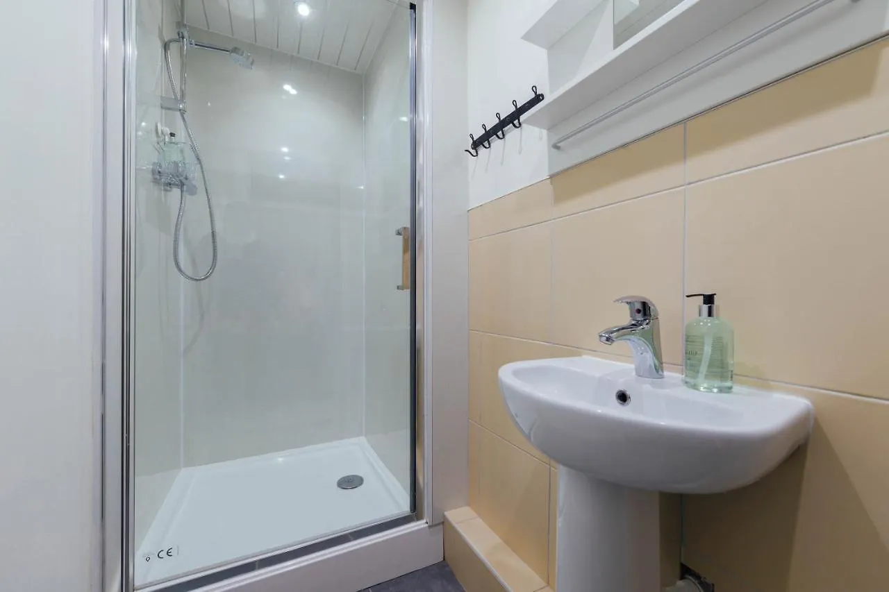 Stylish And Comfortable City Centre Apartment Edinburgh